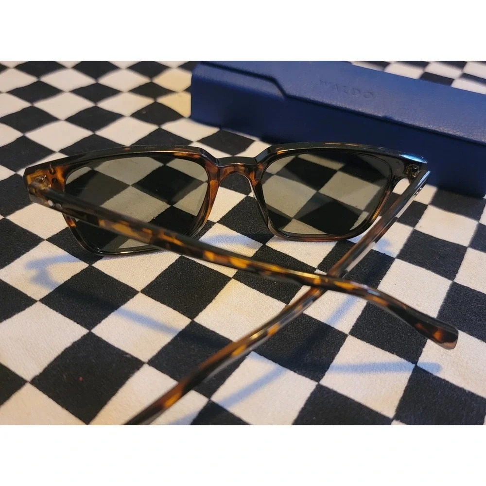 Tortoise Shell‎ Sunglasses  w/ Blue WALDO Hard Case • Classic Retro Style